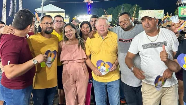 Candidato Delegado Railson é recebido com entusiasmo no Festival do Açaí em Feijó