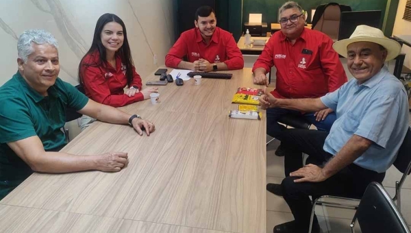 Bocalom reafirma compromisso com empresários locais em visita ao Distrito Industrial