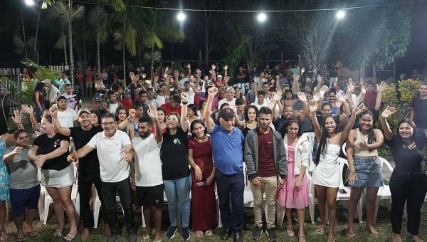 Secretaria da Juventude é anunciada por Jéssica Sales durante reunião na Vila Santa Luzia