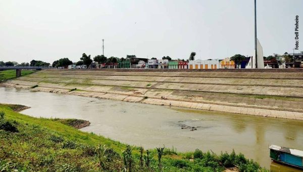 Situação crítica: Rio Acre está a 11 centímetros da menor marca histórica na Capital