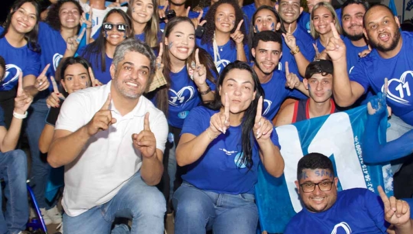 Com o povo nas ruas, Rosana Gomes e Ney do Miltão inauguram Comitê e mostram força