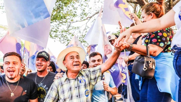 "O apoio da população é o que motiva a nossa caminhada", diz Bocalom na regional São Francisco 