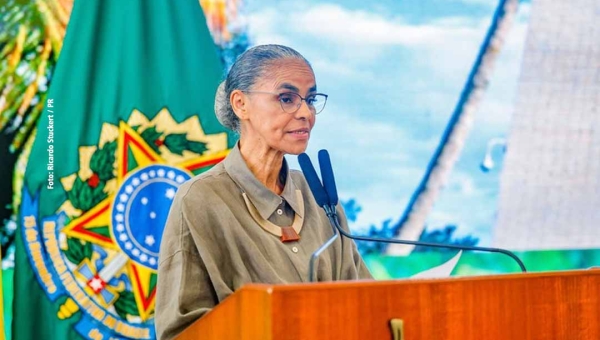 Marina é chamada ao Planalto para reunião sobre crise das queimadas no país