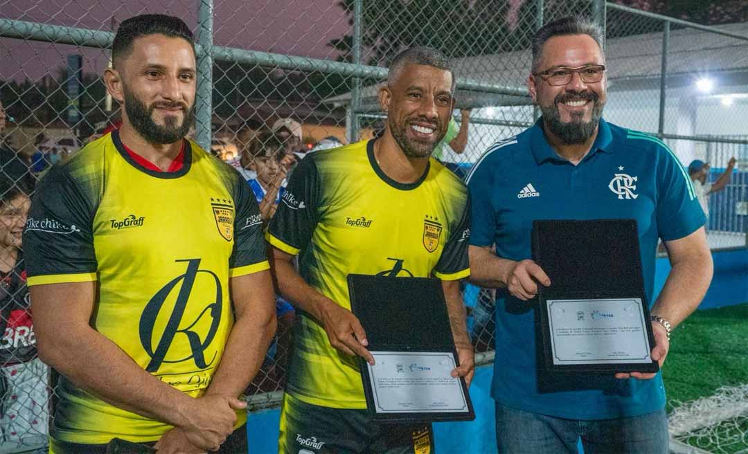 Com jogo festivo, senador Alan Rick e Léo Moura inauguram escolinha de futebol em Senador Guiomard