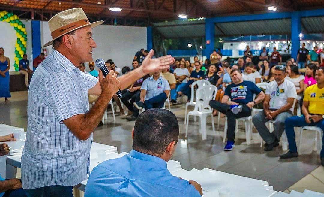 Bocalom recebe apoio de servidores do Instituto Socioeducativo do Acre durante encontro no Clube dos Oficiais da PMAC