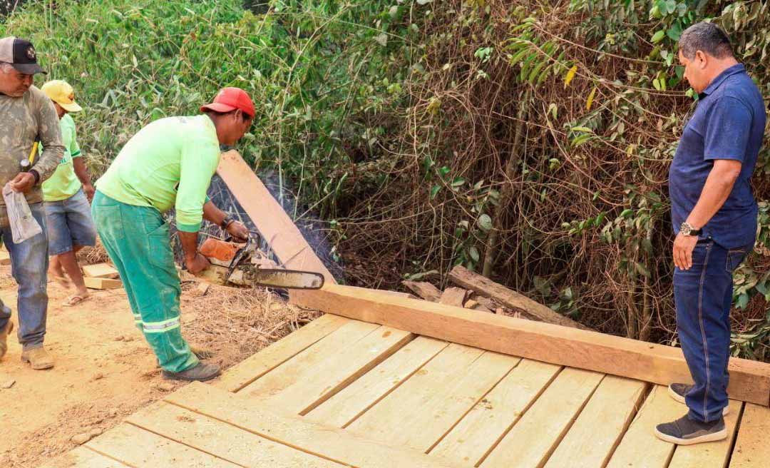 Prefeitura de Brasiléia realiza a construção de mais uma ponte na zona rural