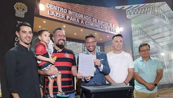 Com a presença da comunidade, Gladson e Alan Rick inauguram Centro Integrado de Esporte da Estação Experimental