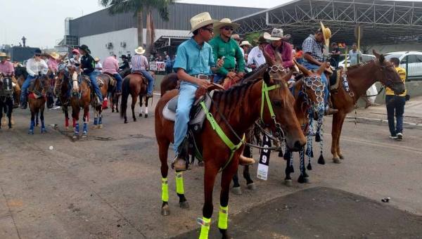 Cavalgada 2024: público se concentra na Via Chico Mendes