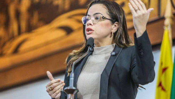 Na tribuna da Aleac, deputada estadual Michelle Melo critica gestão do prefeito Bocalom