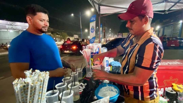 “Ficar até às cinco da manhã”, diz ambulante que não conseguiu vender bebidas dentro da Expoacre