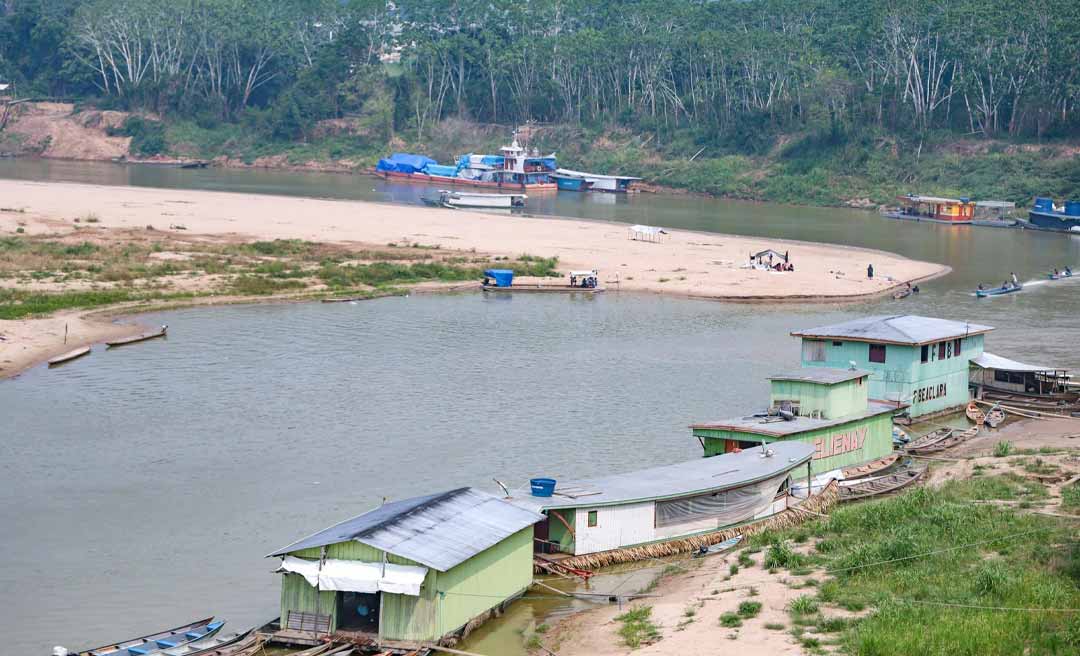 Porto Walter sofre com a seca extrema e isolamento agrava o problema; cidade fica desabastecida de frios