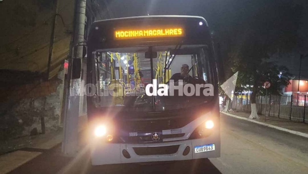 Casal de criminosos faz arrastão em ônibus do bairro Mocinha Magalhães; quarto assalto na linha em apenas três semanas