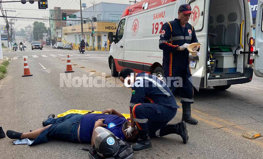 Homem sofre acidente de moto próximo ao Pronto-Socorro após desviar de ciclista