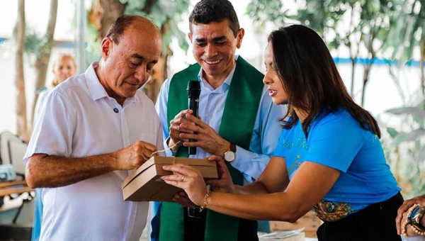 Momento de oração: Imagem de Nossa Senhora reúne servidores da Prefeitura da Capital; programação antecede abertura do Círio de Nazaré na Capital