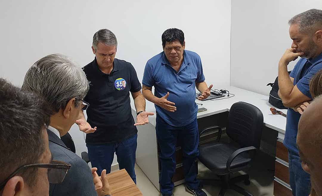 Marcus Alexandre faz oração com “apoiadores de luxo” antes de se dirigir ao estúdio da TV Norte