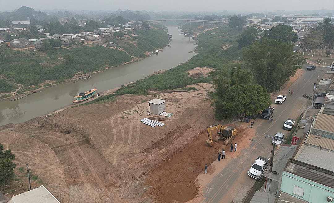 Em Sena Madureira, Deracre vistoria obras na estrada Mário Lobão e construção de rampa e pavimentação na reserva Cazumbá-Iracema