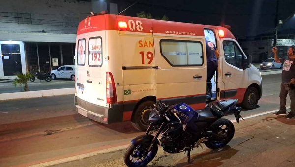 Motociclista perde controle após ser fechado por carro em acidente na Avenida Ceará