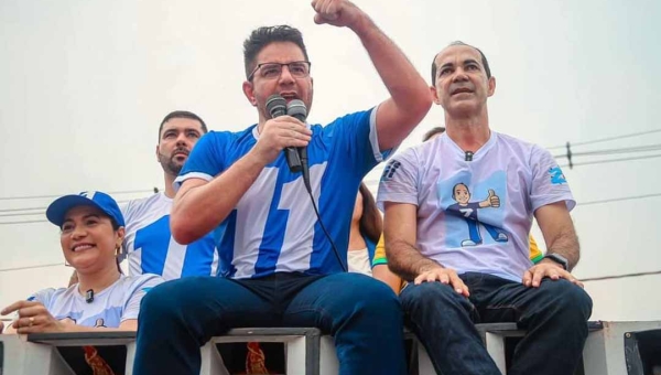 Em ato com multidão em Cruzeiro do Sul, Gladson caminha com Zequinha e reforça apoio à reeleição do prefeito do PP