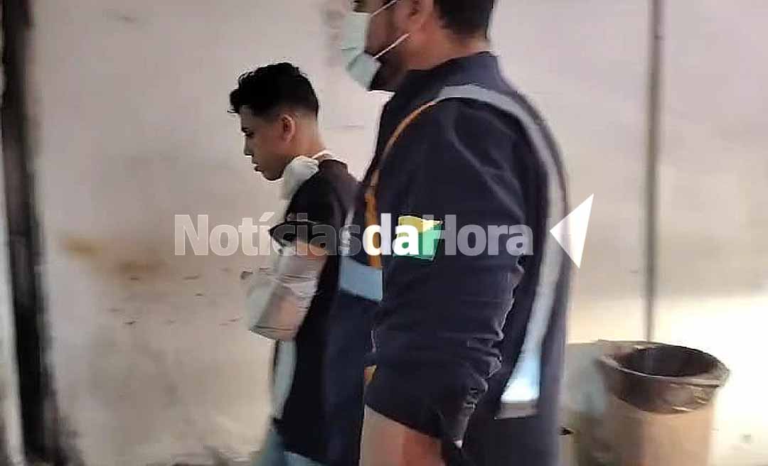 Jovem tem braço fraturado pelo próprio irmão após defender a irmã; agressão ocorreu no bairro Chico Mendes, em Rio Branco