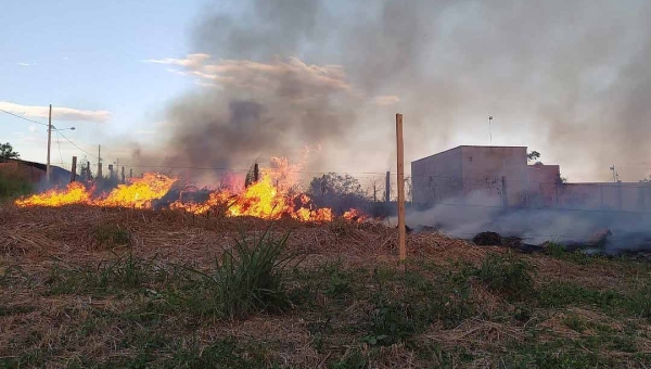 Em ação civil contra queimadas no Acre, MP pede proibição do uso do fogo na agricultura e convocação no concurso do Corpo de Bombeiros