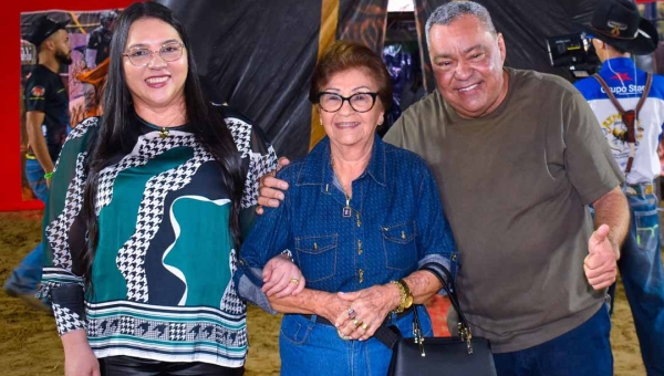 Mazinho Serafim abre ExpoSena 2024 com festa de rodeio e show de Batista Lima ex-vocalista da Limão com Mel