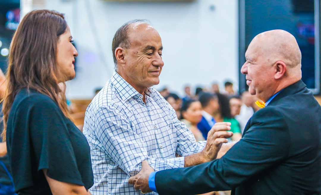 Bocalom participa de culto especial na Assembléia de Deus: “Ele tem dedicação e compromisso com os valores cristãos”