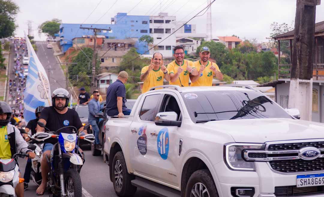 Ao lado de Gladson, Zequinha conduz megacarreata em Cruzeiro do Sul no dia do aniversário de 120 anos da cidade