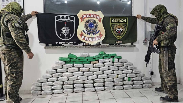 Polícia Federal e agentes do Gefron apreendem mais de 100 kg de drogas em Rodrigues Alves; três pessoas foram presas