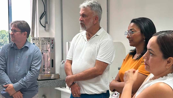 Petecão visita Ufac e destaca investimentos de R$ 300 mil em equipamentos nos laboratórios de agronomia