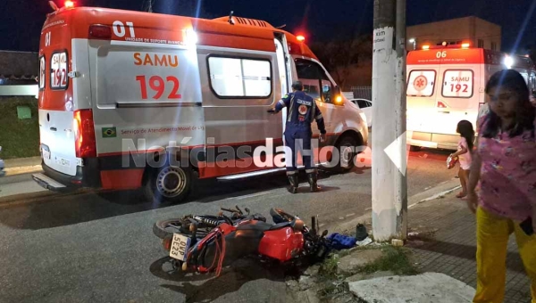 Motociclista fica gravemente ferido após colisão com carro que não respeitou preferência