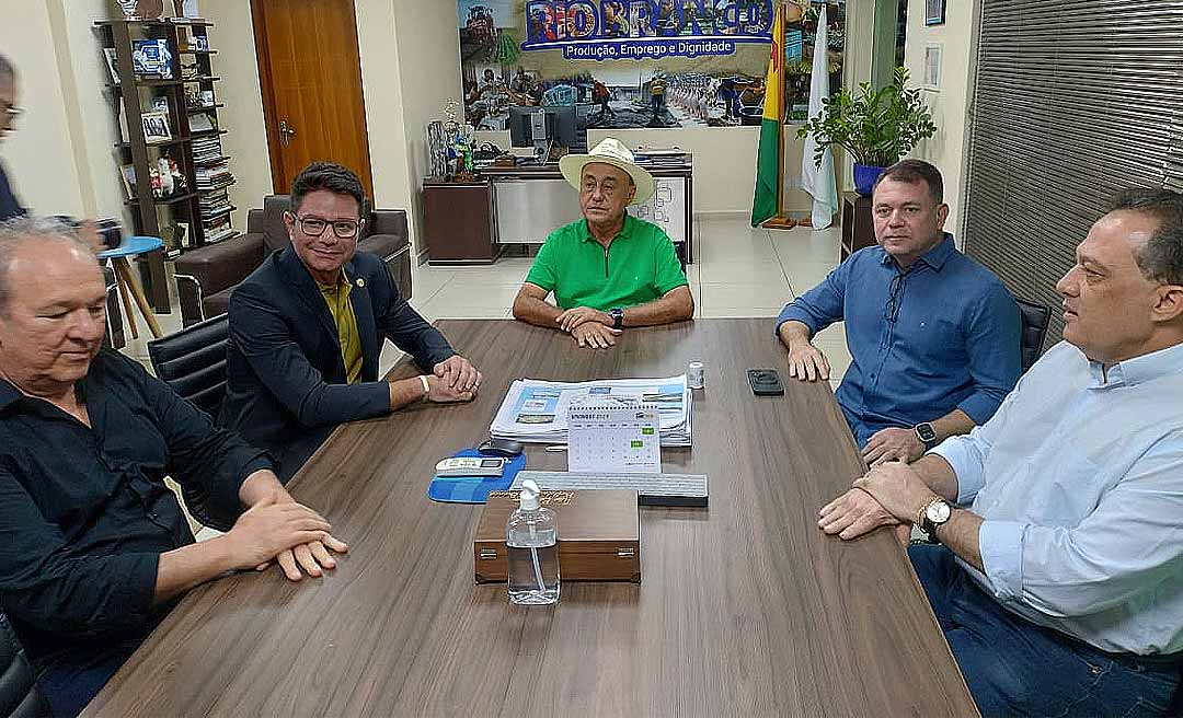 Bocalom recebe Gladson na prefeitura dois dias após a eleição para alinhamento sobre parcerias