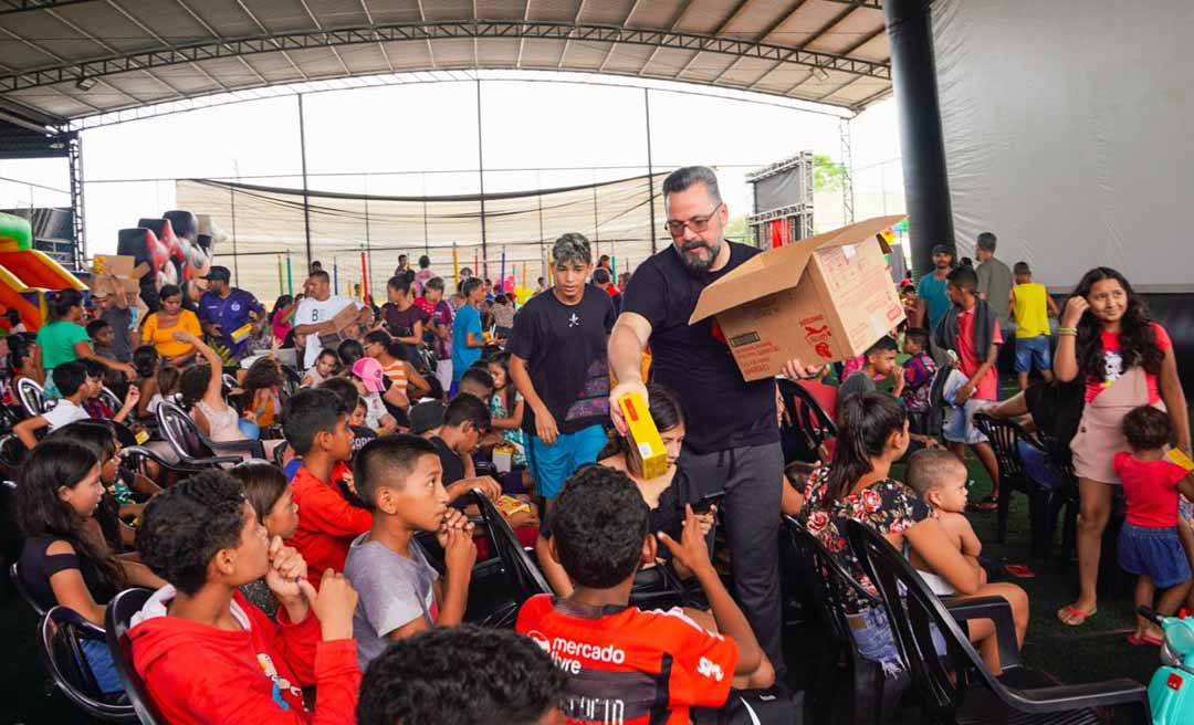 No Dia das Crianças, projeto “Cinema sobre Rodas”, idealizado pelo senador Alan Rick, leva magia e sorrisos para as crianças da regional Calafate