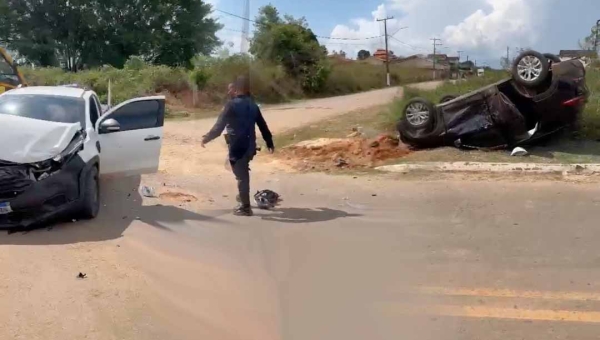 Veículos colidem em Sena Madureira e por pouco não fazem vítimas fatais