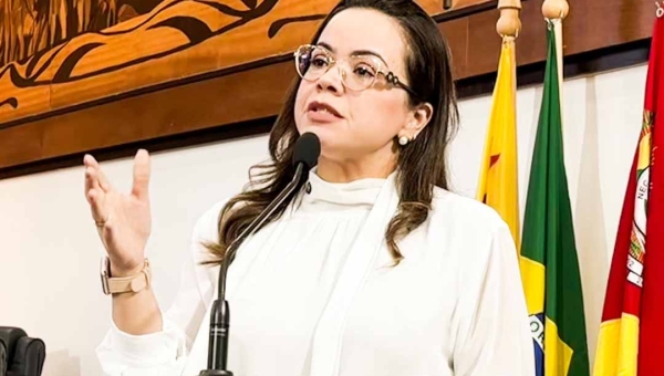 Michelle Melo denuncia irregularidades e clama por responsabilidade na administração pública