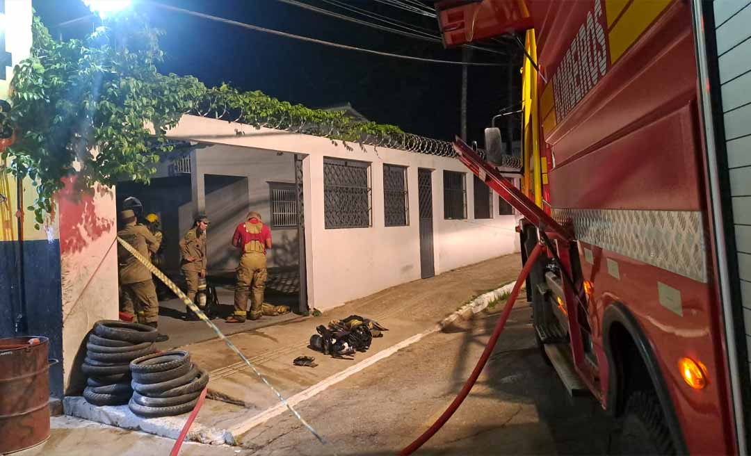 Em Rio Branco, Rádio Capital pega fogo após curto-circuito em uma das salas da emissora