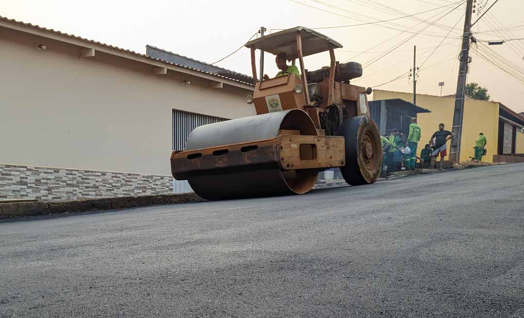 Prefeitura de Brasiléia intensifica trabalhos de melhorias de ruas através da operação tapa buracos