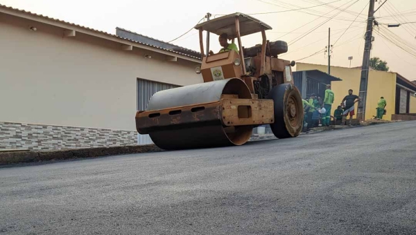 Prefeitura de Brasiléia intensifica trabalhos de melhorias de ruas através da operação tapa buracos