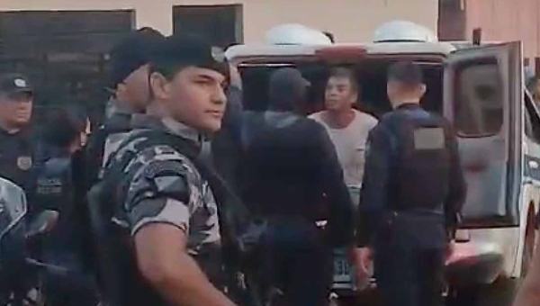 Homem é preso após fugir de barreira policial em Rio Branco; veja o vídeo