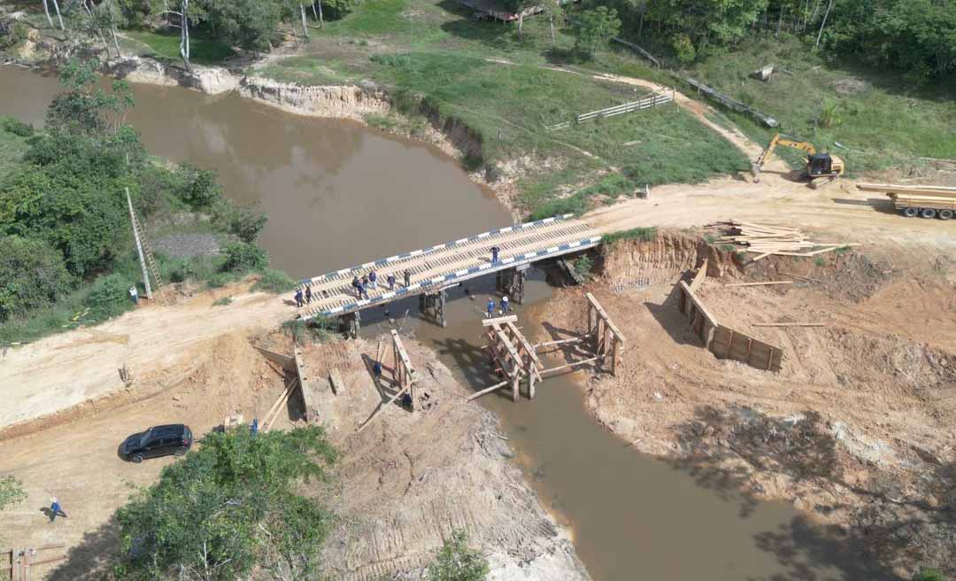 Deracre vistoria construção da Ponte do Viola em Mâncio Lima e Rodrigues Alves