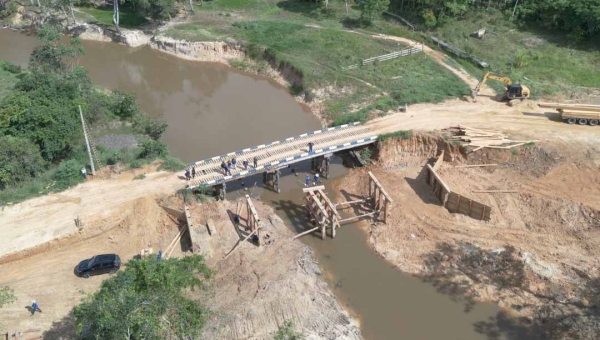 Deracre vistoria construção da Ponte do Viola em Mâncio Lima e Rodrigues Alves