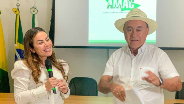 Fernanda Hassem comemora saldo positivo à frente da Amac, ao entregar presidência da autarquia ao prefeito reeleito Tião Bocalom