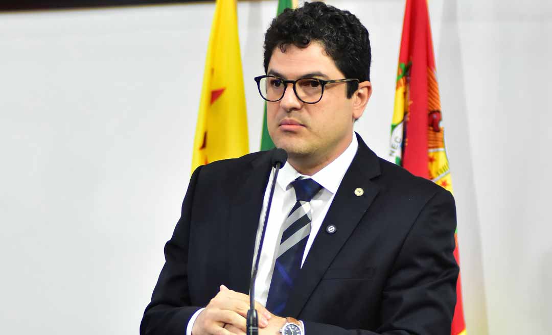 Eduardo Ribeiro comemora sanção da lei do Dia do Agente Socioeducativo