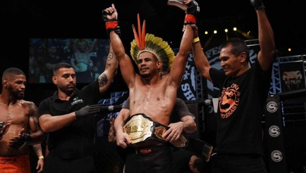 Acreano Wendel Almeida conquista cinturão peso-pena no Shooto Brasil 126 no Rio de Janeiro