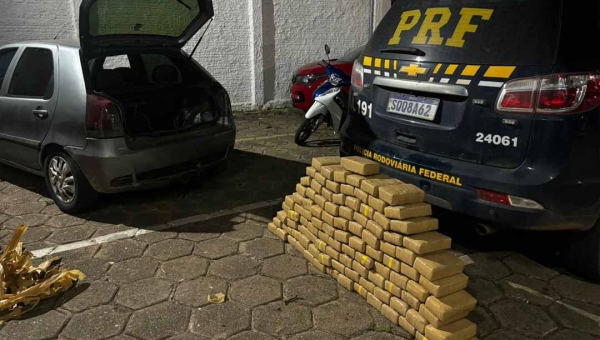 PRF intercepta veículo carregado com 107 kg de maconha após perseguição em Rio Branco