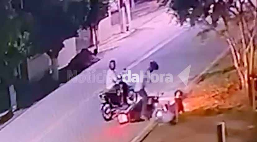 Estudante de medicina é assaltada em Brasiléia; dupla armada leva motocicleta e derruba vítima no chão