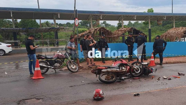 Colisão entre motocicletas deixa dois feridos; uma das vítimas possui mandado de prisão