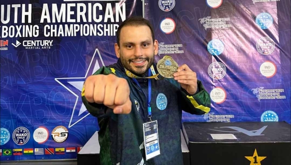 Do estetoscópio ao pódio: Médico conquista o PanAmericano de Kickboxing