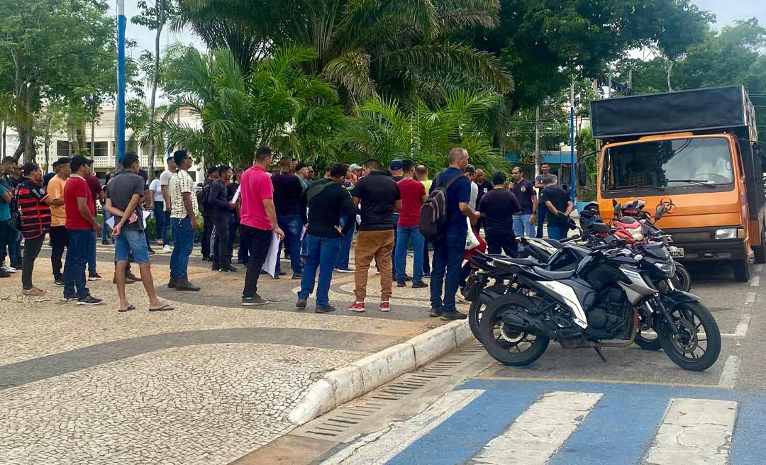 Vigilantes protestam contra demissões em frente à Prefeitura de Rio Branco: “Muitos já com aviso prévio assinado”