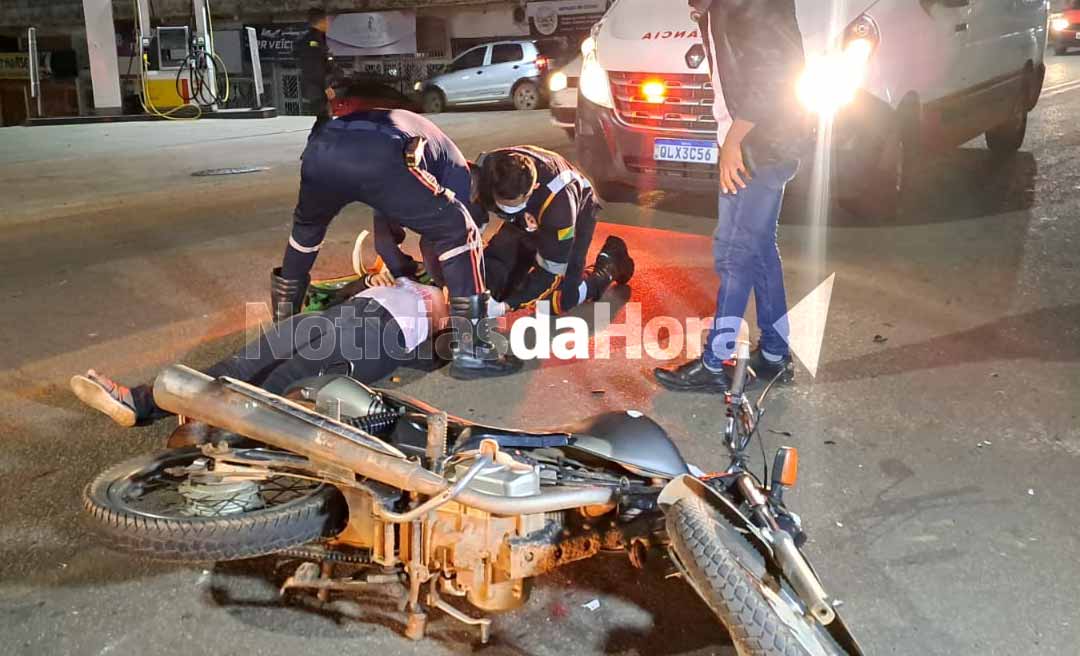 Colisão entre carro e moto deixa mulher ferida na Rua Minas Gerais