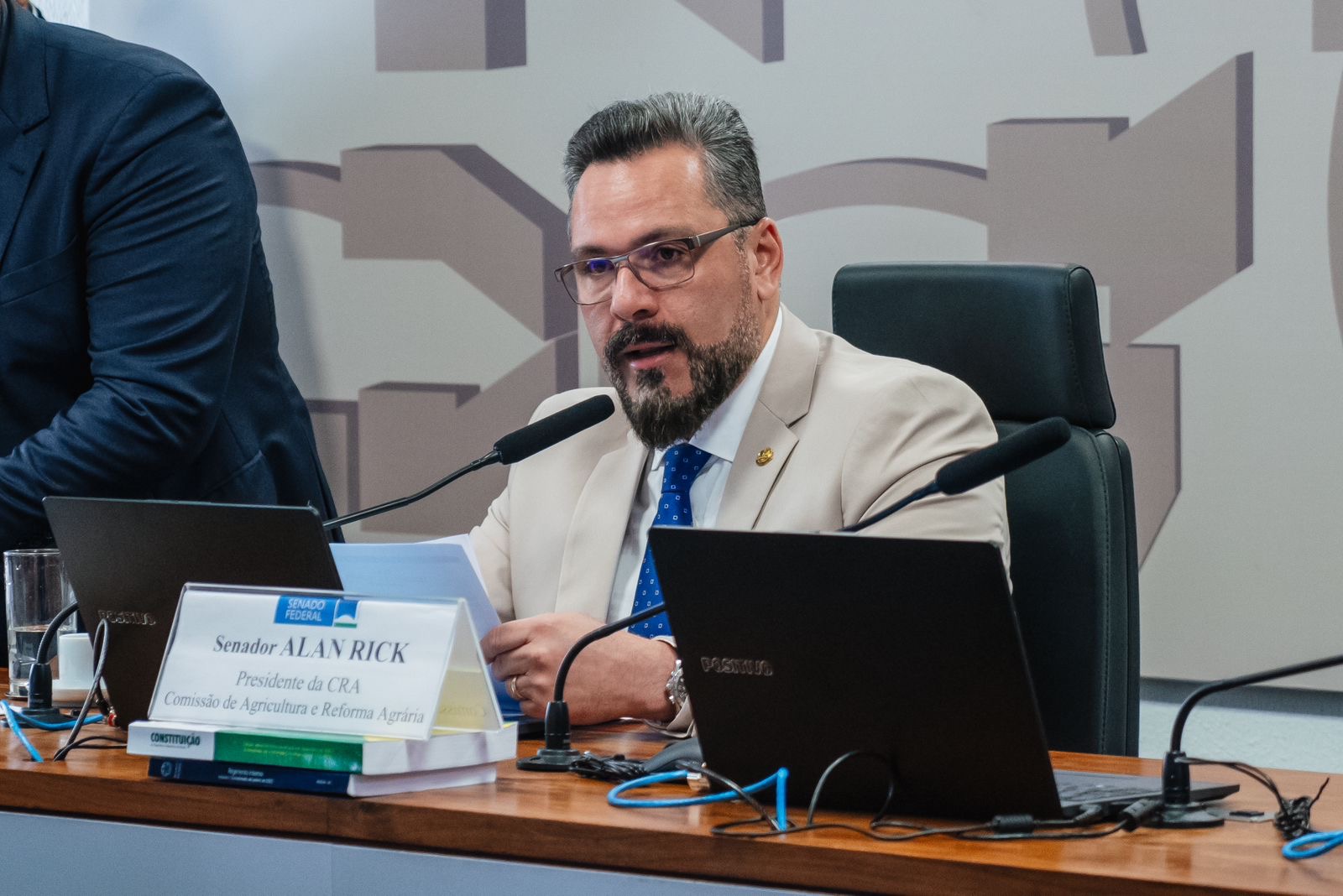 Senador Alan Rick exige respeito aos produtores brasileiros e apresenta voto de repúdio a Deputado Francês que comparou carne brasileira a lixo